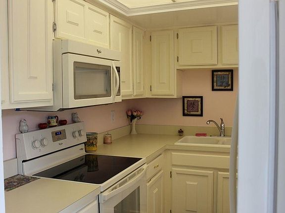Kitchen with dishwasher