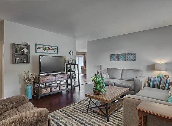 4th image of 4078 Lockport Dr