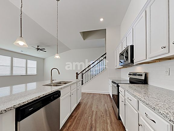 3rd image of 5250 Hudson Valley Dr