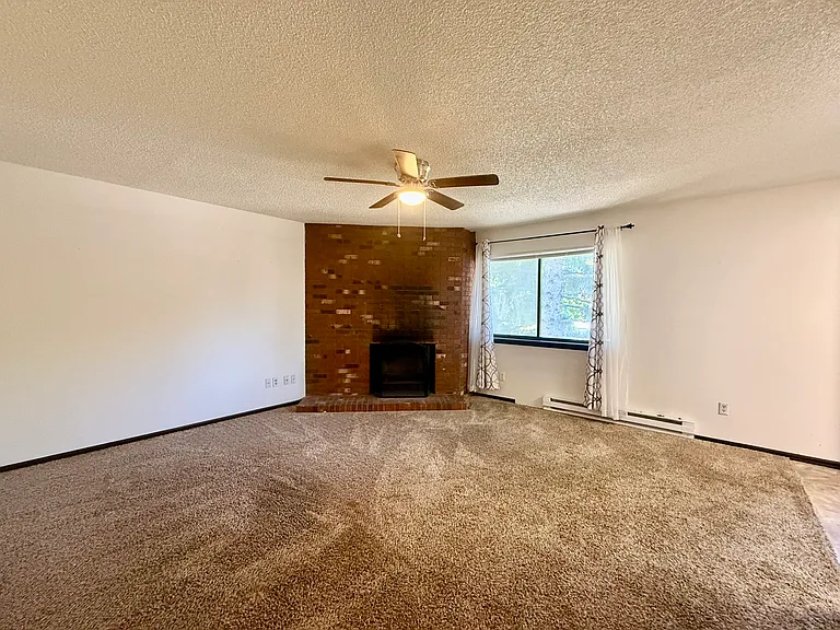 114 Juniper Pl #D — Photo 8