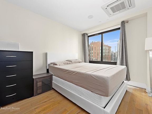 4th image of 2705 41st Ave APT 6F
