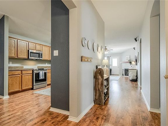 4th image of 3104 Admiral Dr