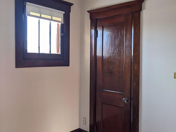 3rd image of 2002 Dalzelle St APT 2