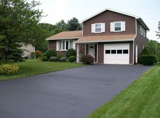 77 University St, Selkirk, NY 12158