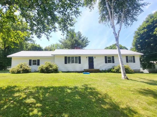 120 Eastmont Square, Farmington, ME 04938
