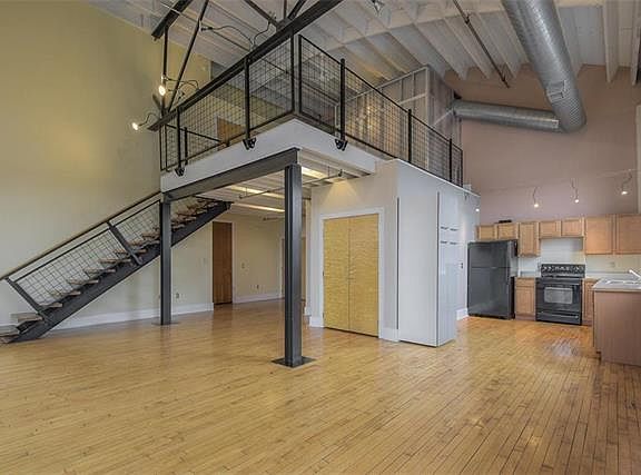 2nd image of 918 E 5th St APT 5
