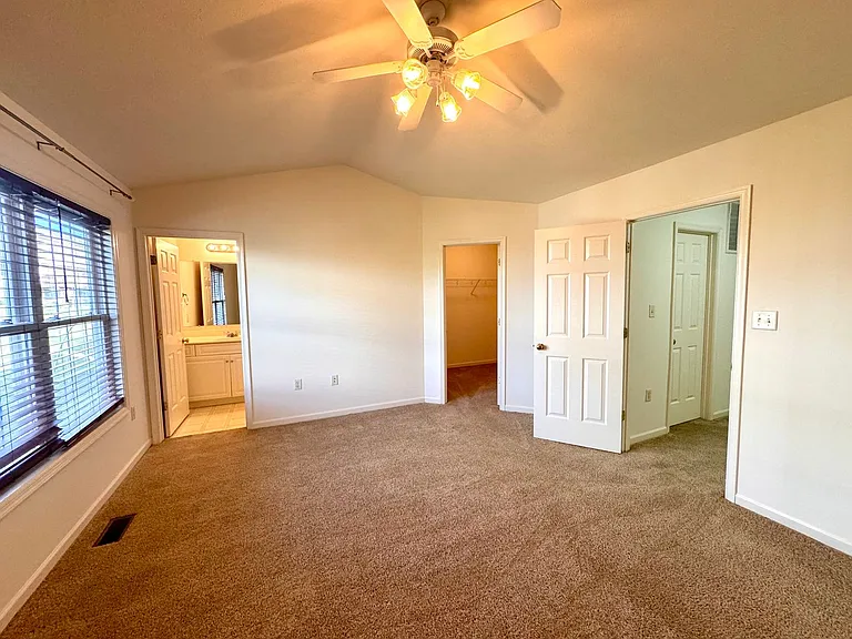 2948 Crystal Spring Ln — Photo 10