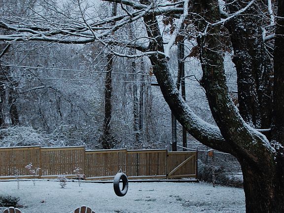 4th image of 2820 Gibbs Dr