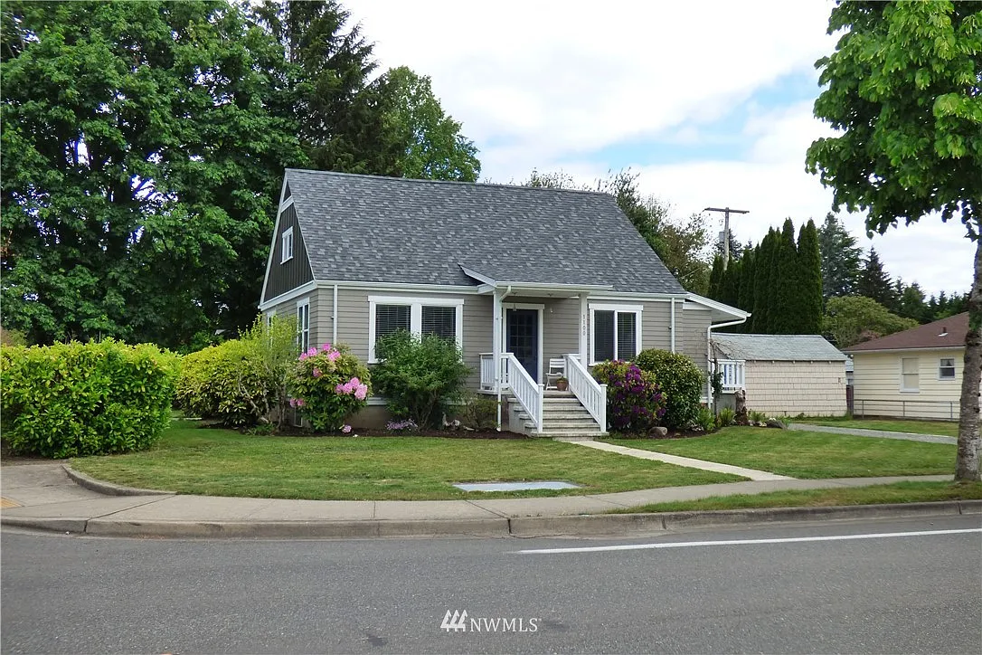 1100 North Street SE photo 1