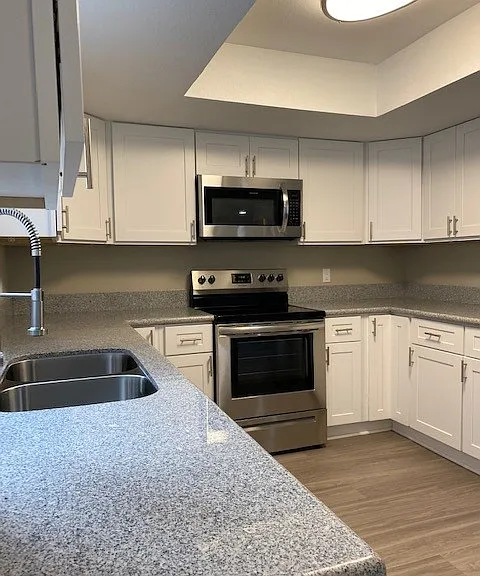 1418 Glenwood — Photo 15