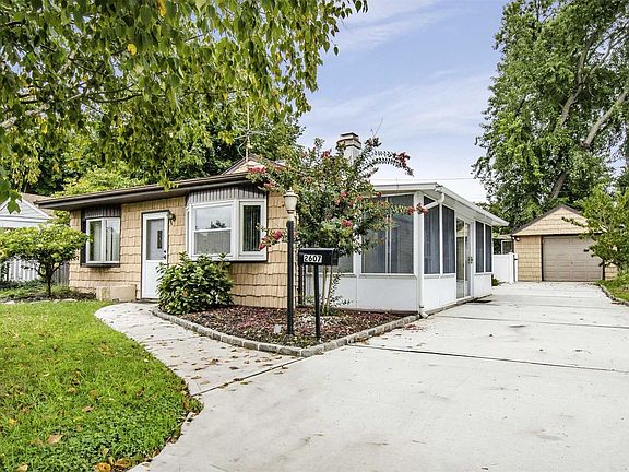 4th image of 2607 Alder Ave