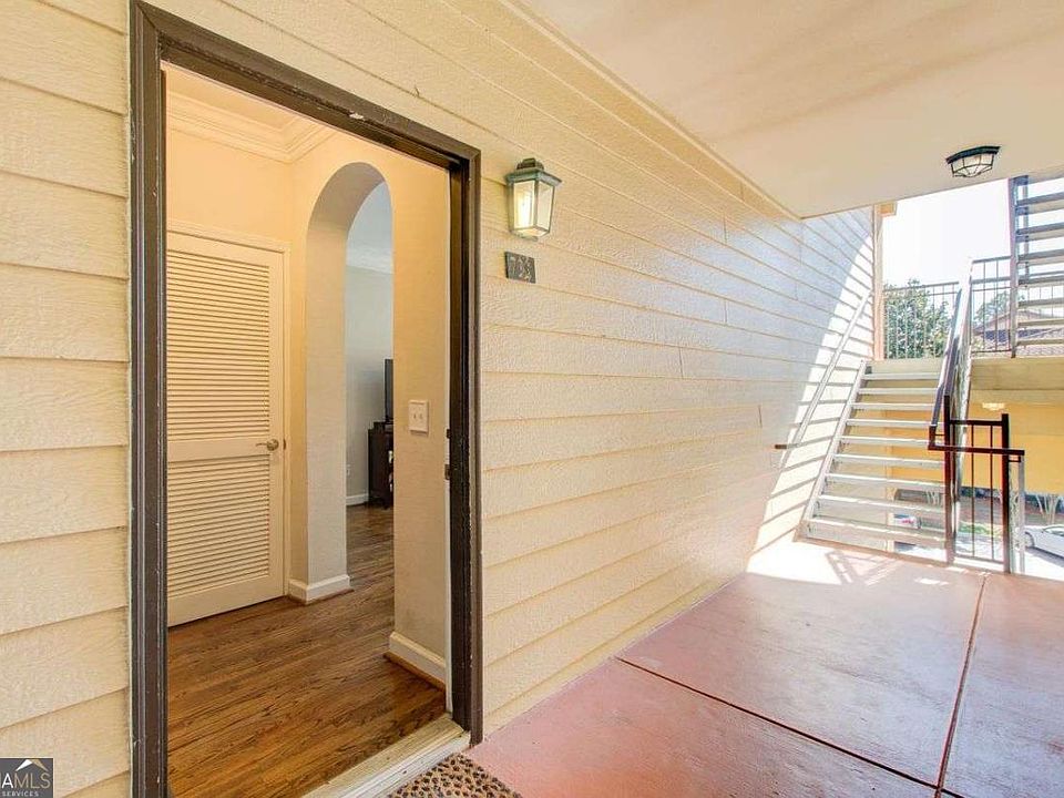 1st image of 3777 Peachtree Rd NE APT 722