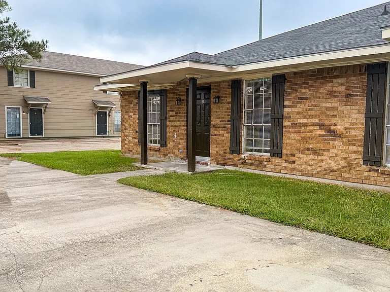 D'Iberville Townhomes — Photo 9