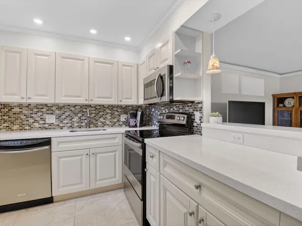205 Flanders E, Delray Beach, FL 33484