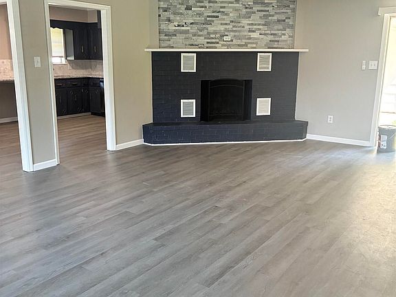2nd image of 20 Forest Oaks St