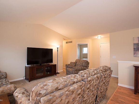 3rd image of 1676 Southpointe Trl