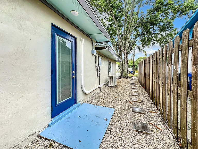 2107 Pine Ter #2 — Photo 2