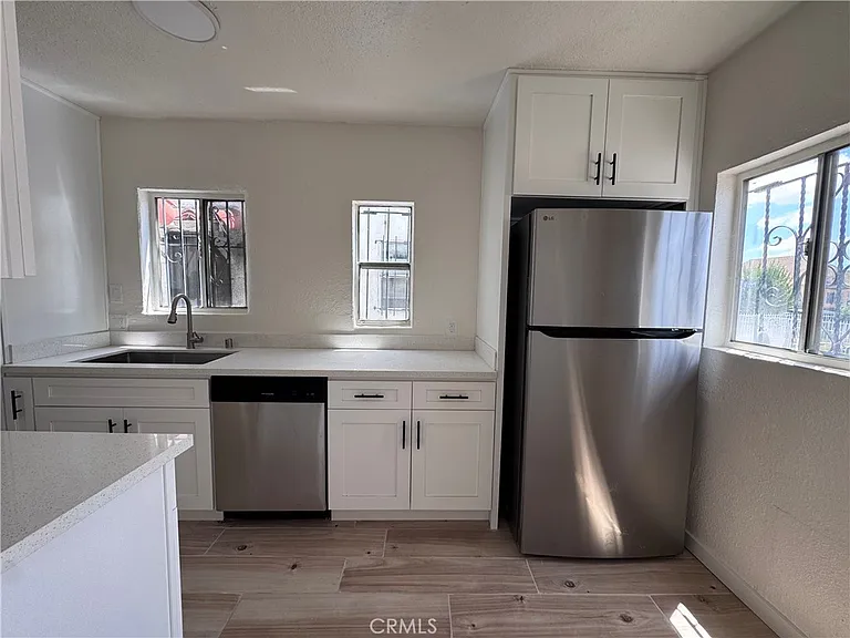 8220 Wall St — Photo 4
