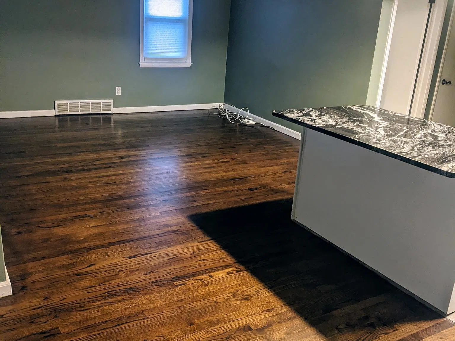 3 bed, 1084 sqft, $2,300 — Photo 4