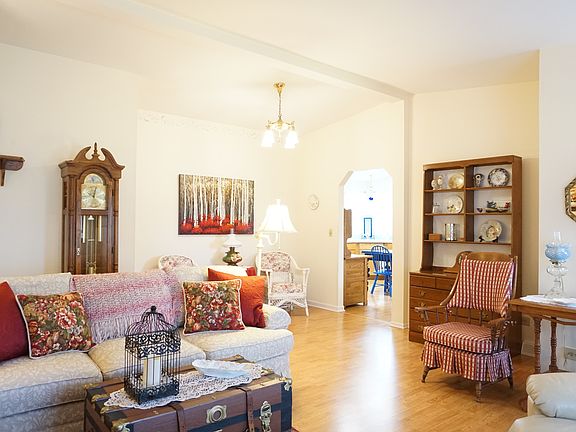 4th image of 7 Furlong Ct