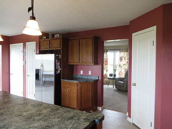 3rd image of 46 Marjorie Ln