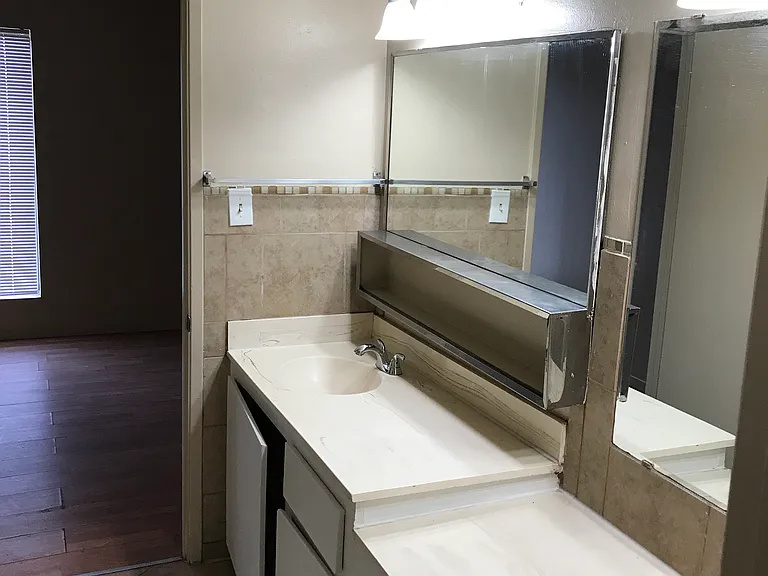 Glenn Apartments — Photo 8
