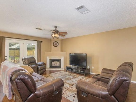 4th image of 1101 Van Horn Way