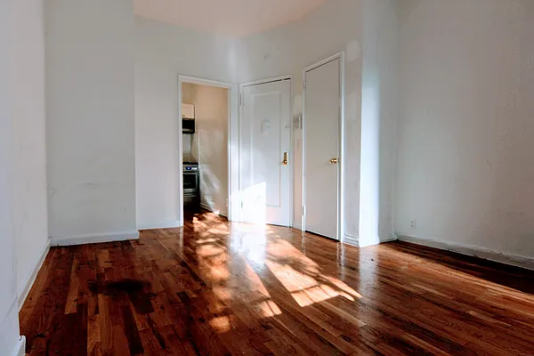 Rented by Voro, LLC | media 18