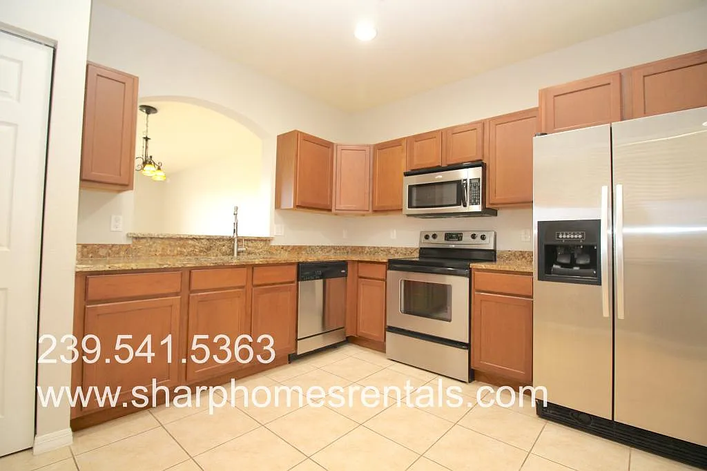 2404 Laurentina Ln — Photo 3