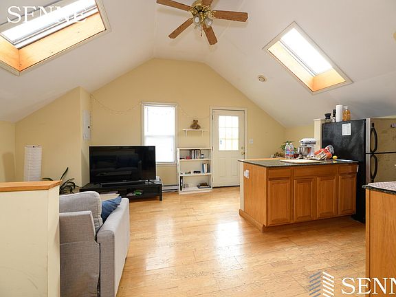3rd image of 340 Norfolk St #3
