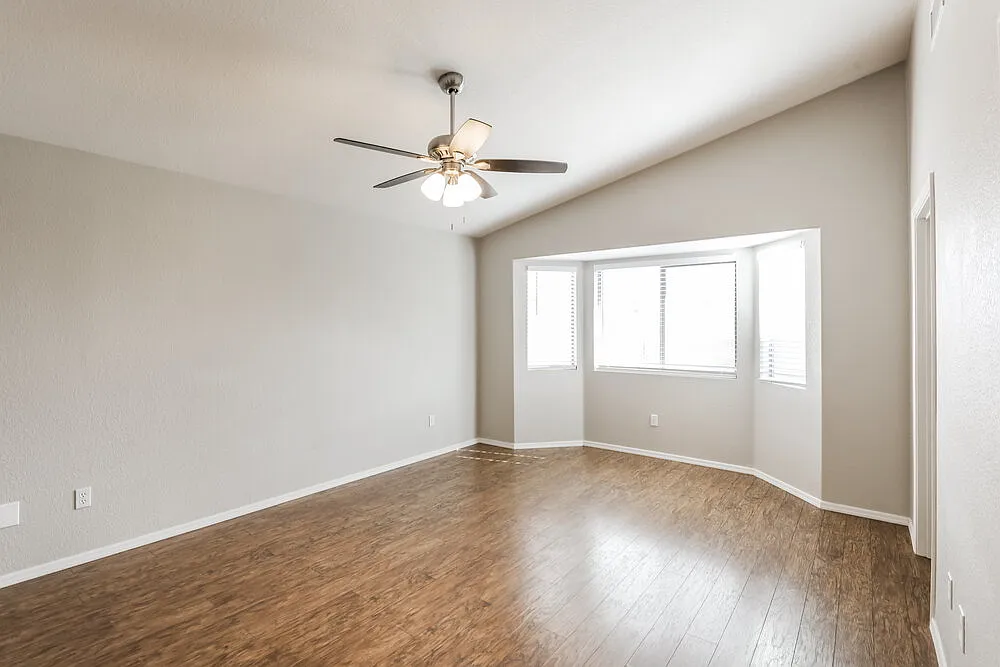 3 bed, 2.0 bath, 1705 sqft, $1,980 — Photo 4