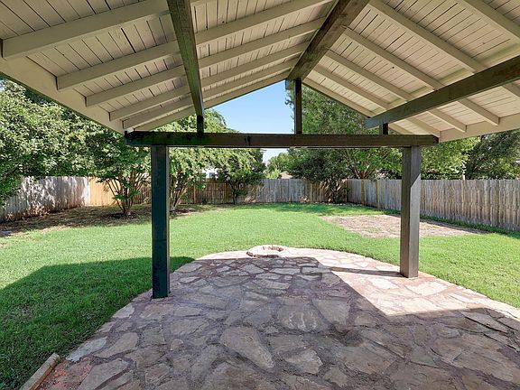 2nd image of 709 Los Robles Rd