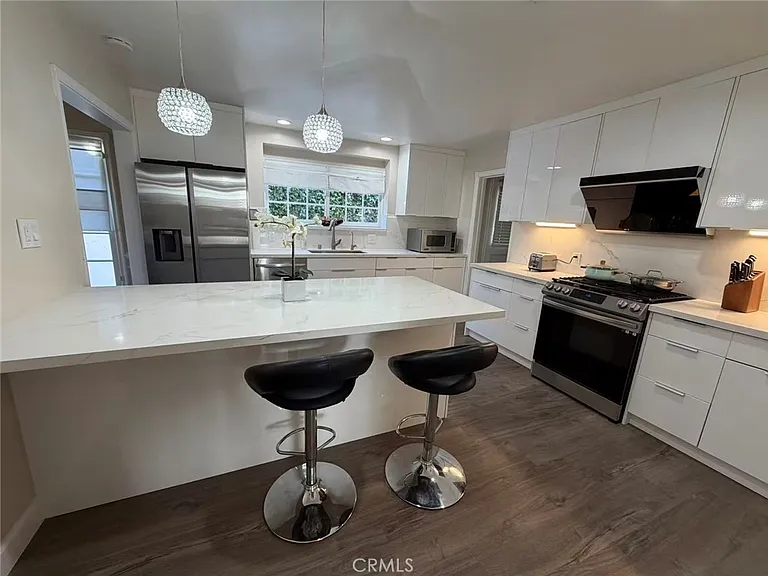 113 N Doheny Dr — Photo 4
