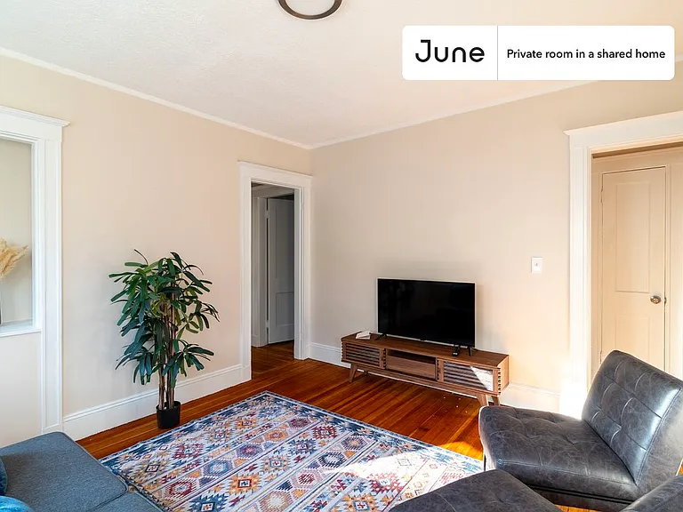 21 Easton St #D — Photo 9