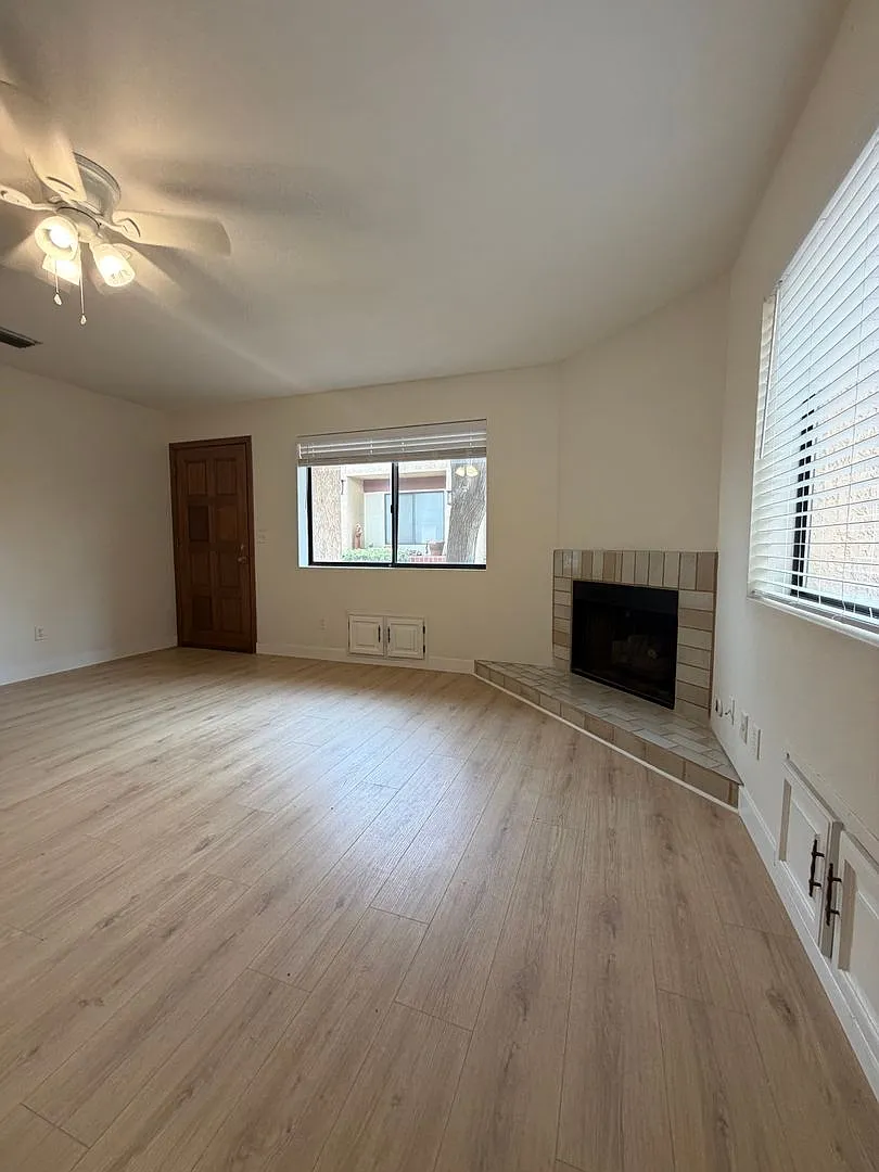 Stunning Midtown 2 Bedroom 2 Bath Townhome in Gated Community! — Photo 4