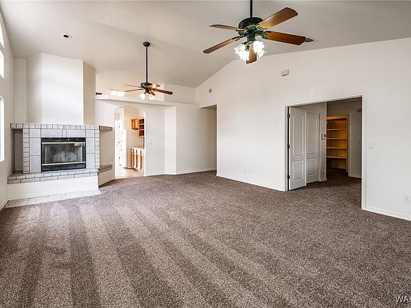 3rd image of 3888 Raymond Avenue