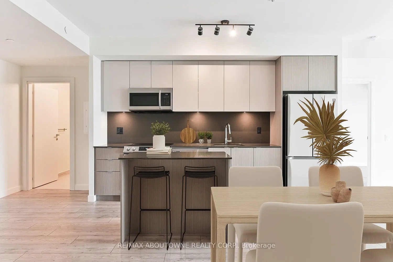 2 bed, $3,300 — Photo 2