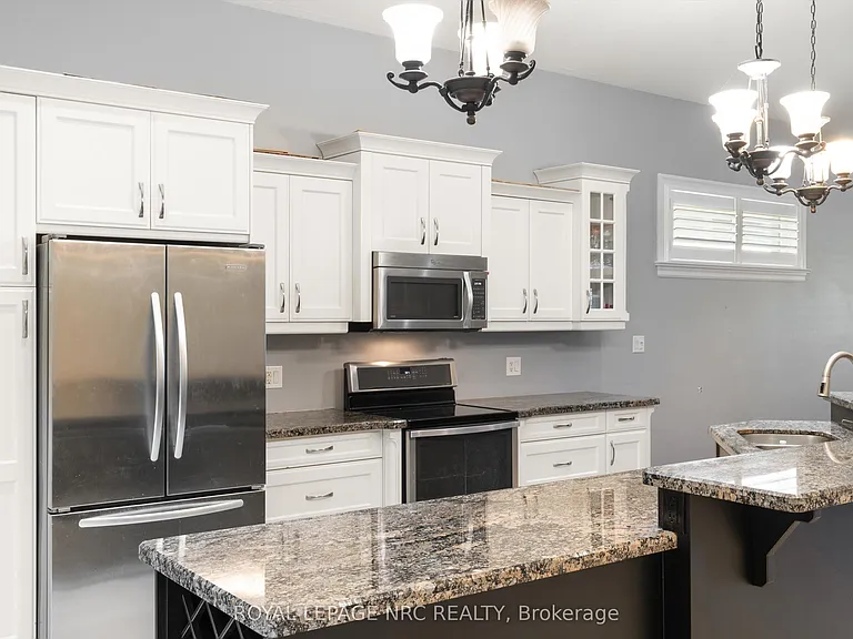 7 Sapphire Ct N — Photo 9