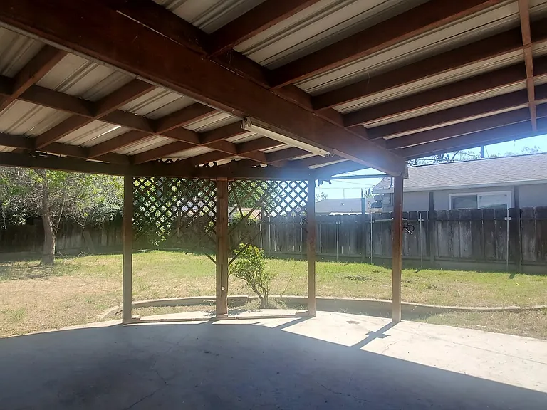 2032 Arden Dr W — Photo 20