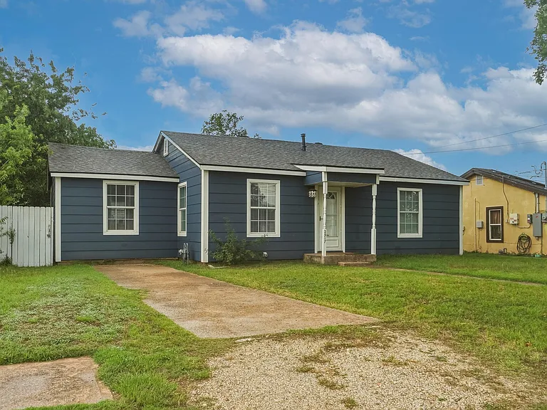 2917 Hickory St — Photo 2