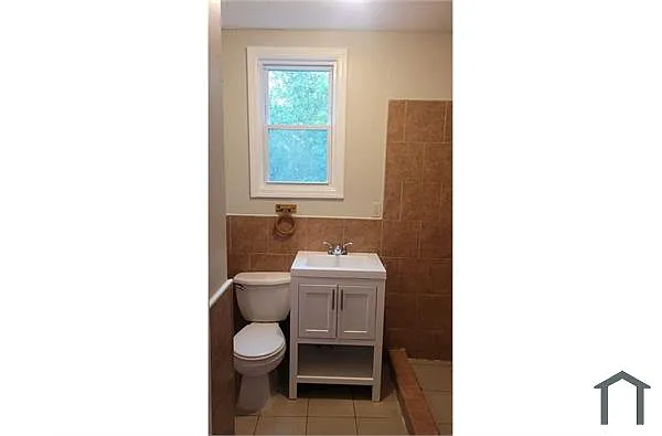 Building Photo - 329 S Orange Ave #3