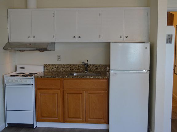 3rd image of 1575 Laurel St #A