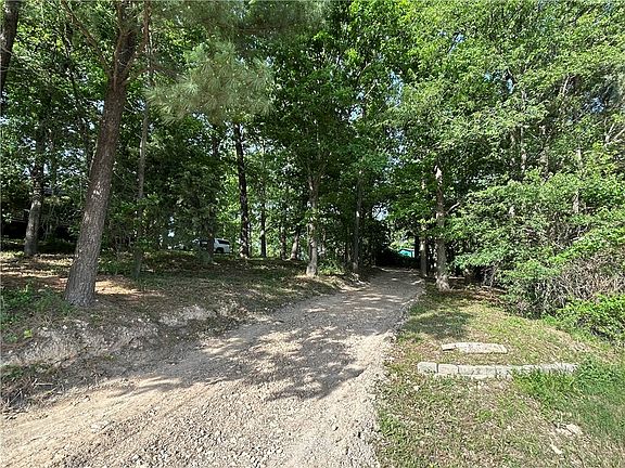 3rd image of 15282 Burgin Valley Rd