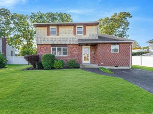 248 Timberpoint Rd, East Islip, NY 11730