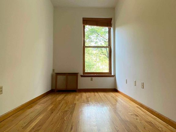 3rd image of 24 W 87th St APT 3A