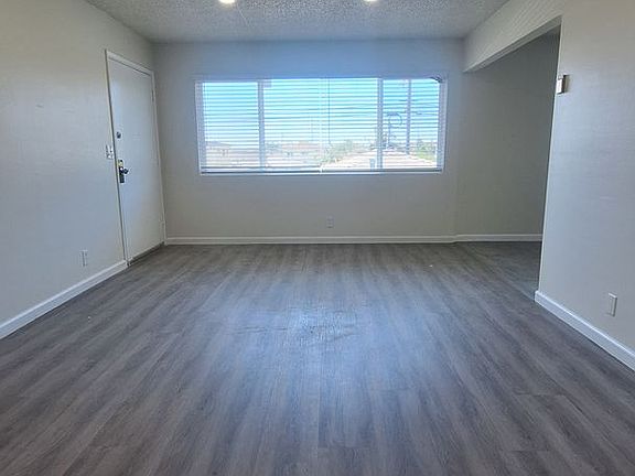 4th image of 13322 Cordary Ave #34