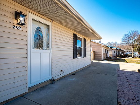 2nd image of 207 Rosewood Dr