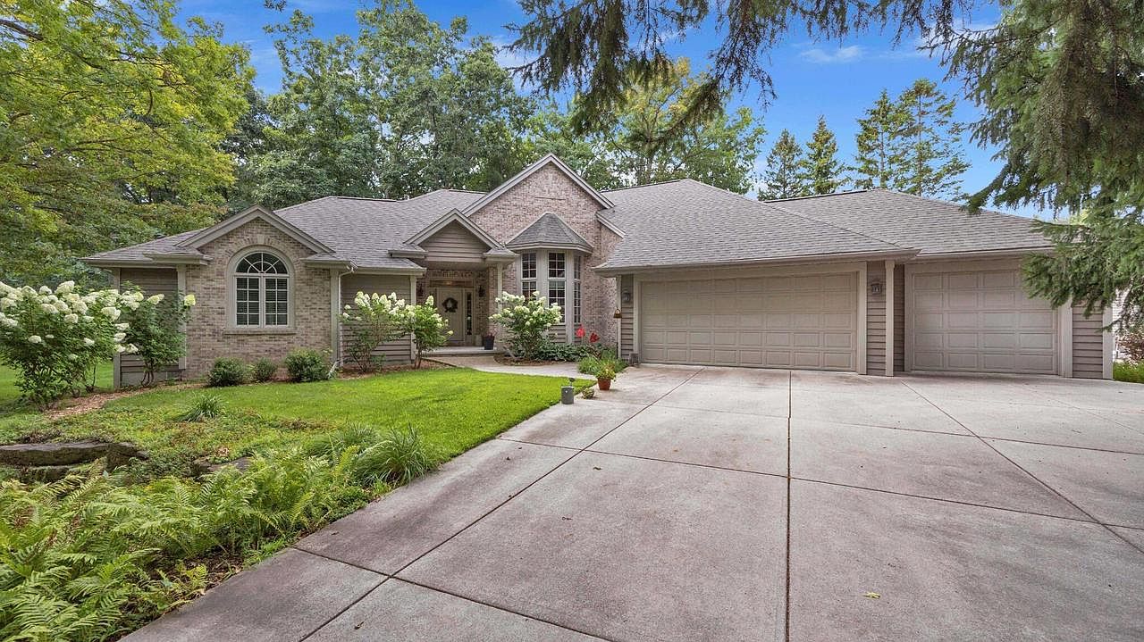 404 Ledgewood DRIVE — Whispering Springs Golf Club