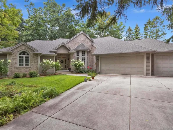 404 Ledgewood DRIVE, Fond Du Lac, WI 54937