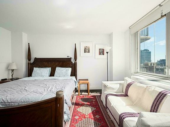 5th image of 212 E 47th St APT 27G